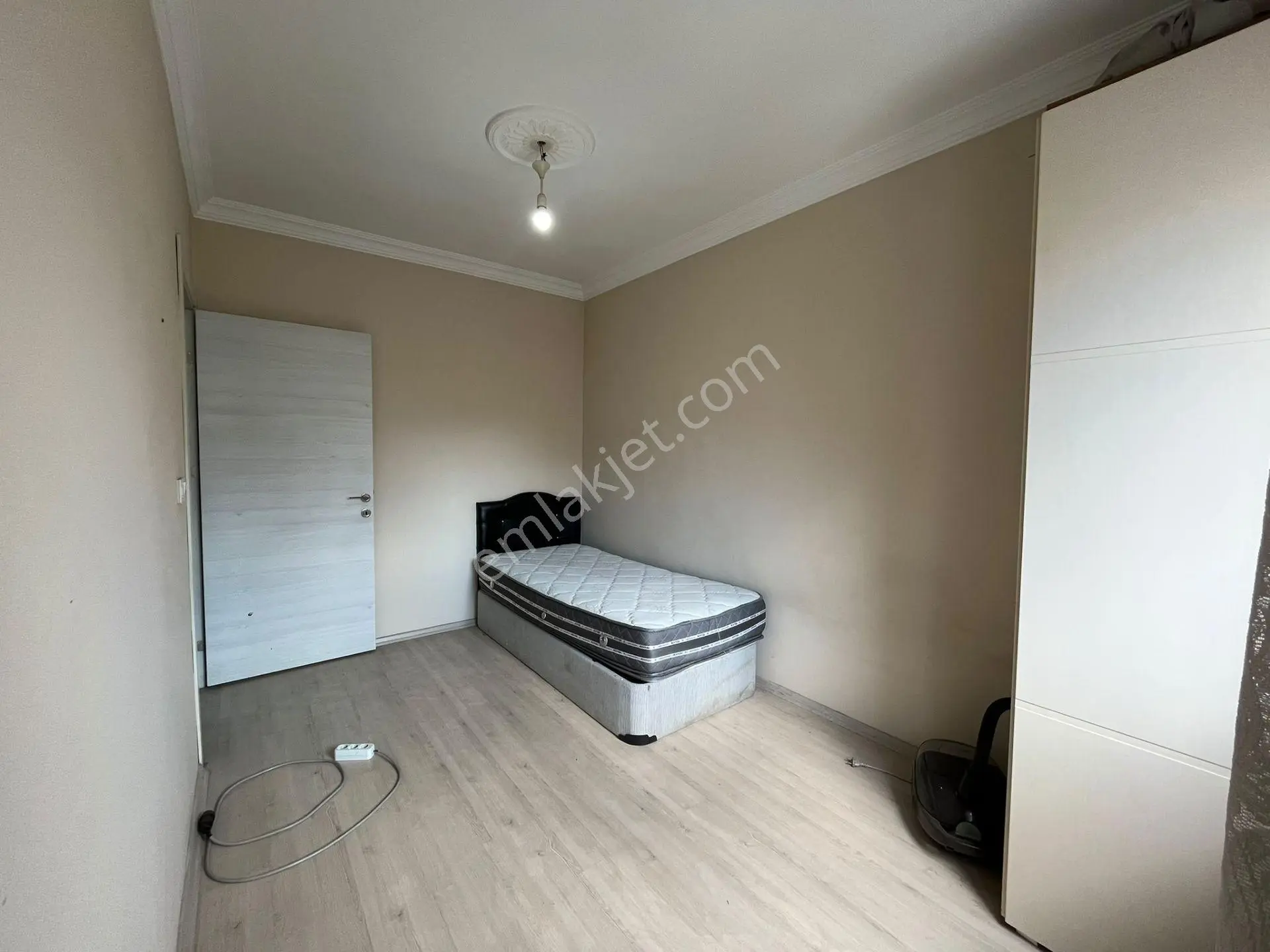 Erdem Emlaktan Gaziler Mahallesi’nde Eşyalı Satılık 1+1 Daire! — fotoğraf 4
