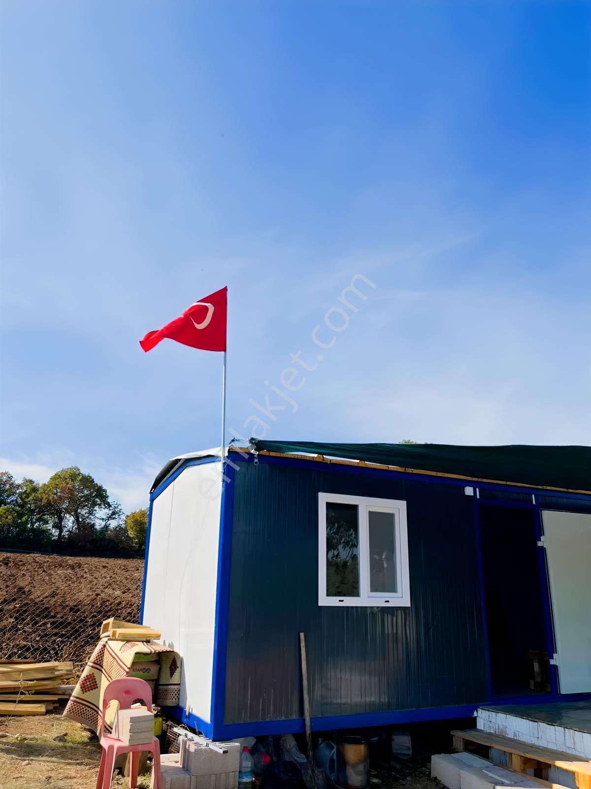 Denizli Boğaziçi'Nde İçinde Prefabrik Yapısı Ve Bağı Arazi