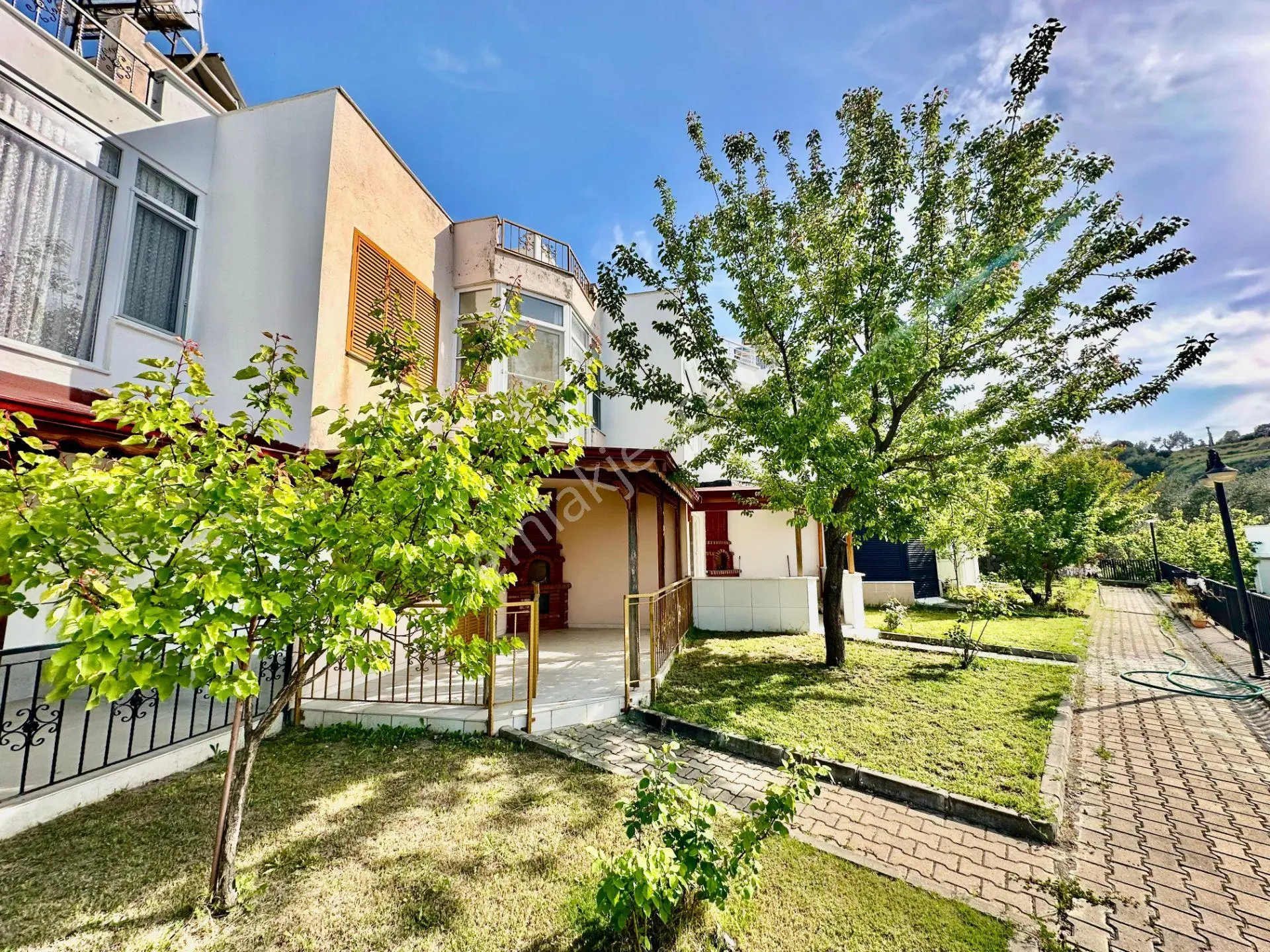 Ay Emlak'tan Pelitköy'de Deniz Manzaralı Geniş Kullanışlı Teraslı Satılık 3+1 Müstakil Villa — fotoğraf 3