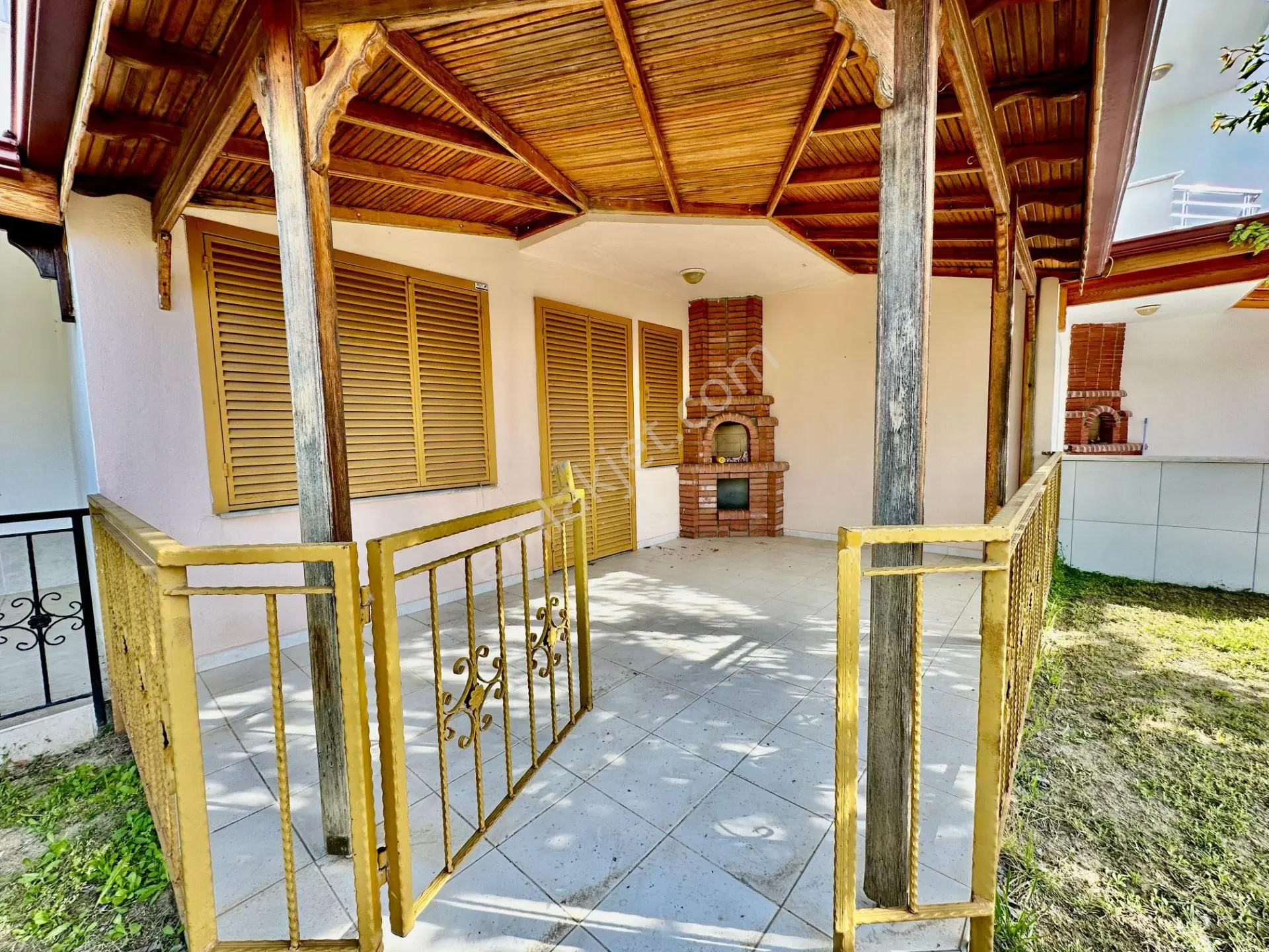 Ay Emlak'tan Pelitköy'de Deniz Manzaralı Geniş Kullanışlı Teraslı Satılık 3+1 Müstakil Villa — fotoğraf 4