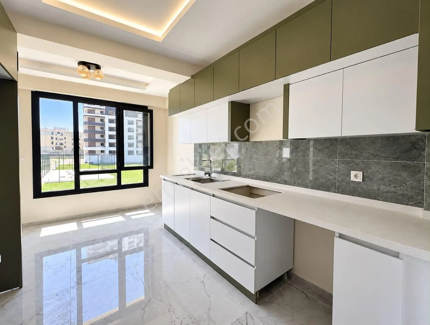 Four Land'Den Yeni Cezaevi Karşısında 2,5+1 Lüx Satılık Daire