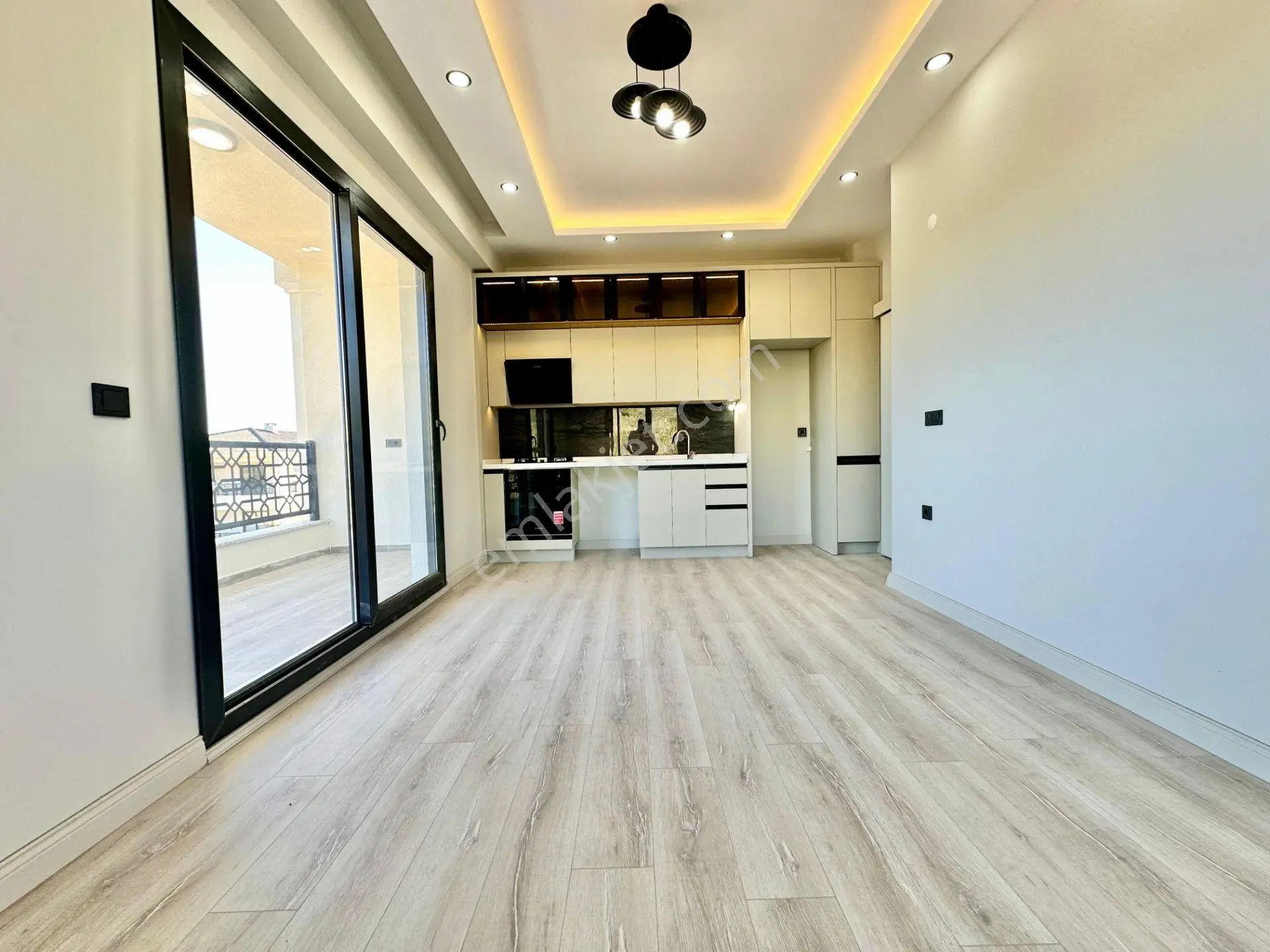 ꧁ Ay Emlaktan꧂güre'de Lüks Sitede Kuş Çıvıltılarıyla Huzur Bulacağınız Satılık 2+1 Şık Daire — fotoğraf 4