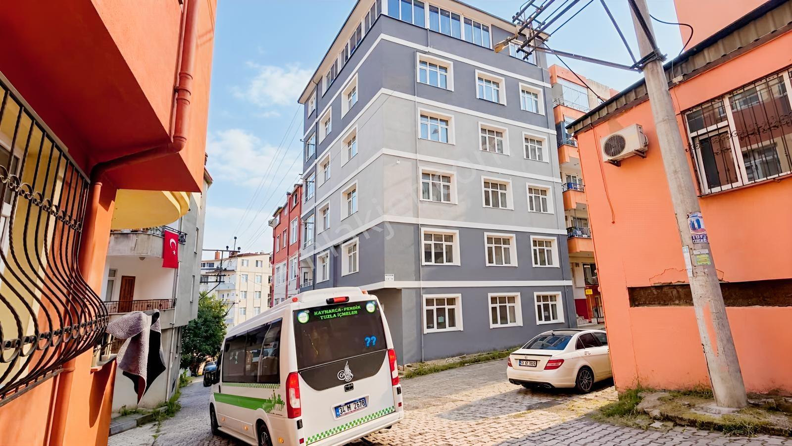 Masrafsız Asansörlü 4 Yol Kenarında Geniş 3+1
