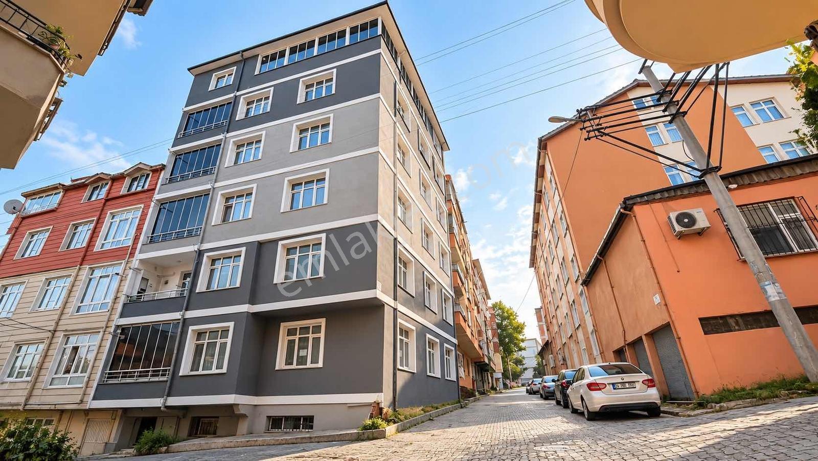 Masrafsız Asansörlü 4 Yol Kenarında Geniş 3+1 — fotoğraf 2