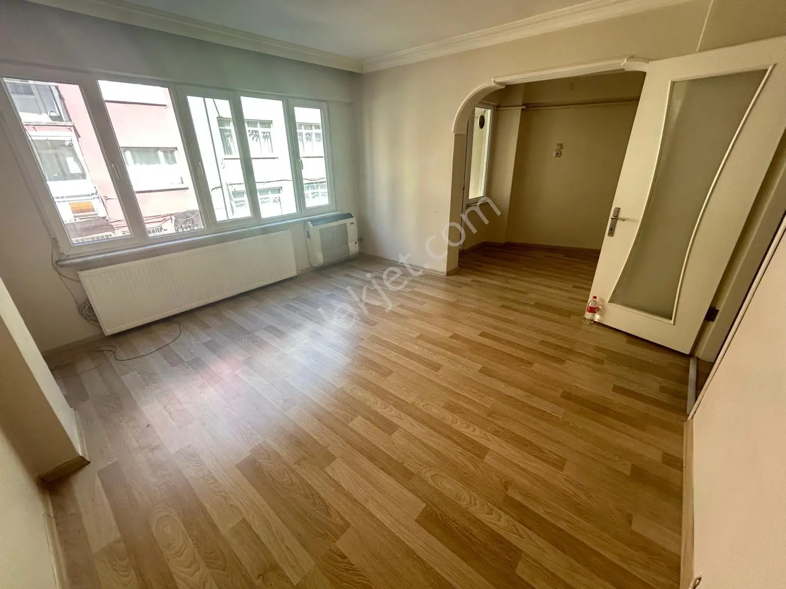 Bursa Emirsultan Cad.üzeri 2+1 95m2 1.(arakat)kombili Bakımlı
