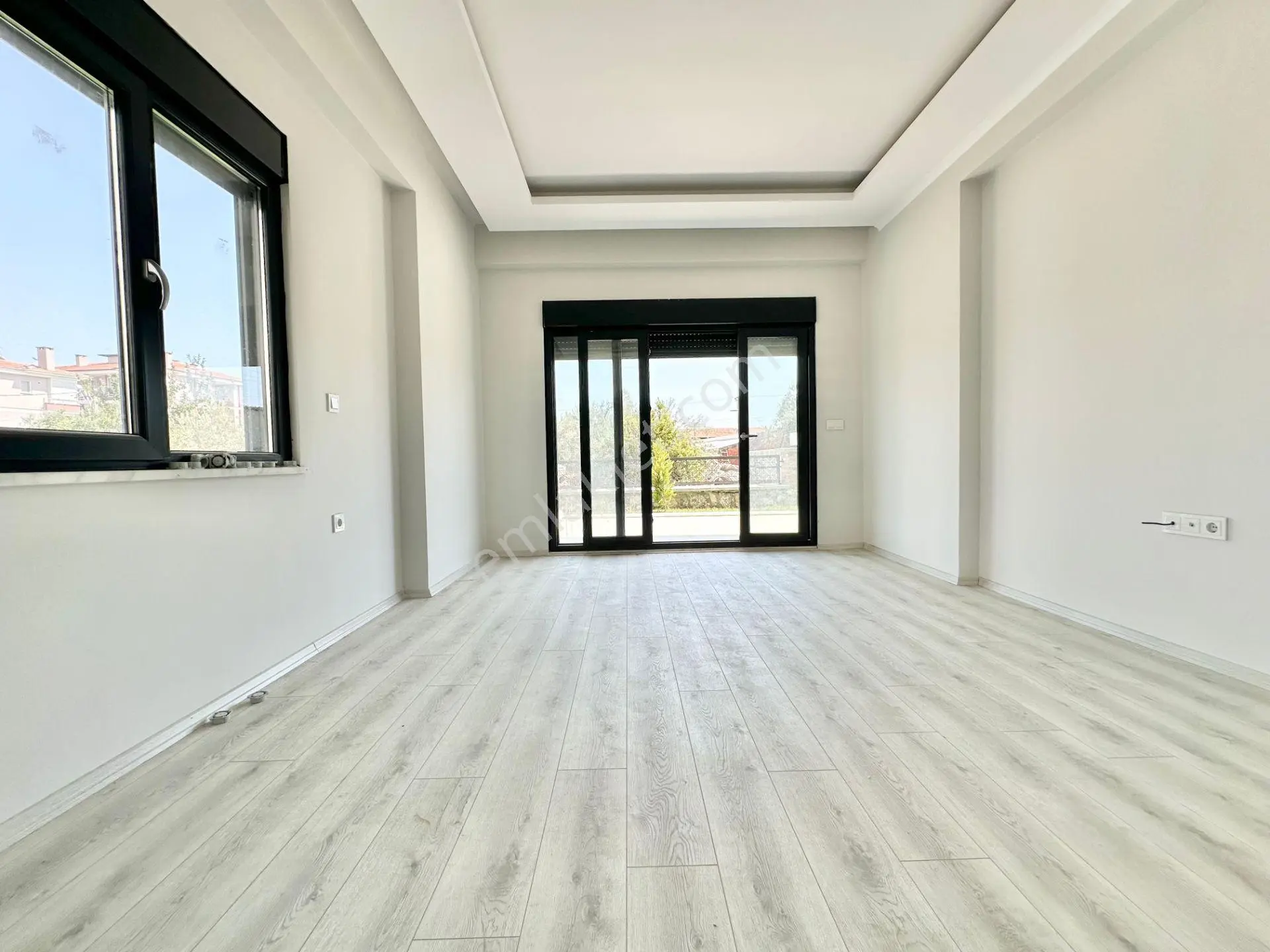 ꧁ Ay Emlaktan꧂küçükkuyu'da Lüks Sitede Denize 250 Mt Bahçe Kullanımlı Satılık 2+1 Daire — fotoğraf 16