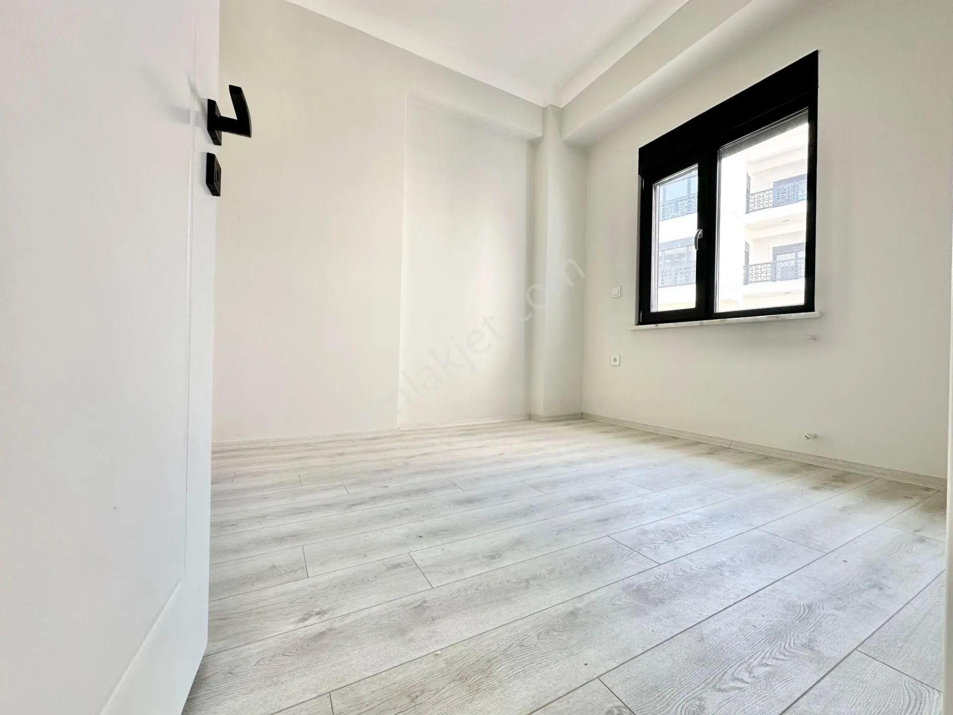 ꧁ Ay Emlaktan꧂küçükkuyu'da Lüks Sitede Denize 250 Mt Bahçe Kullanımlı Satılık 2+1 Daire — fotoğraf 27