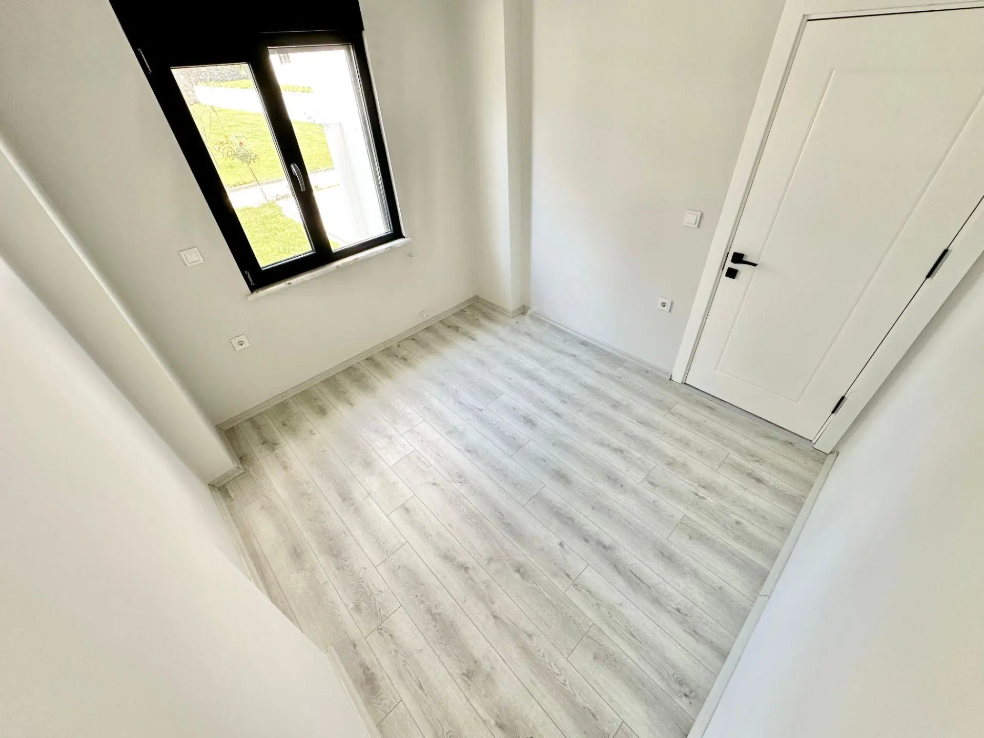 ꧁ Ay Emlaktan꧂küçükkuyu'da Lüks Sitede Denize 250 Mt Bahçe Kullanımlı Satılık 2+1 Daire — fotoğraf 29
