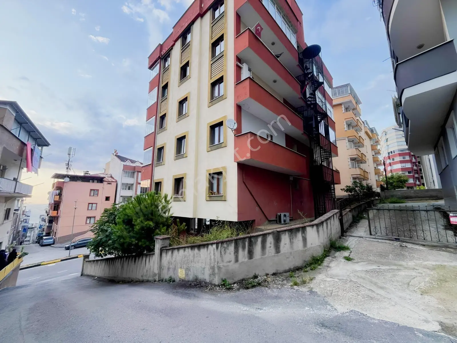 Yeşiltepe Merkezde Satılık 2+1 Daire — fotoğraf 4