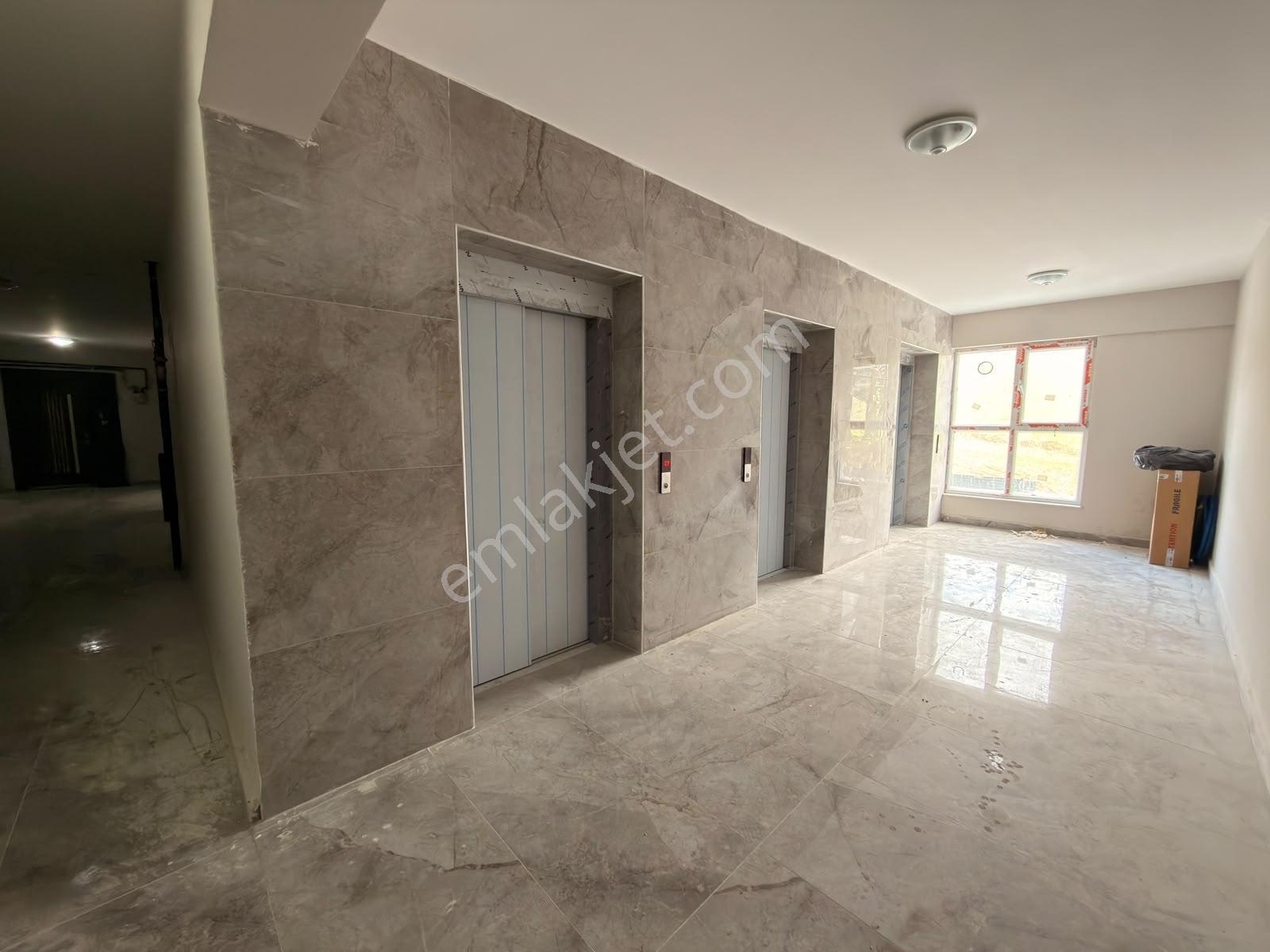 Vip'den Saray'da Lüks Yapılı Sitede Sıfır 3,5+1 Satılık Daire — fotoğraf 28