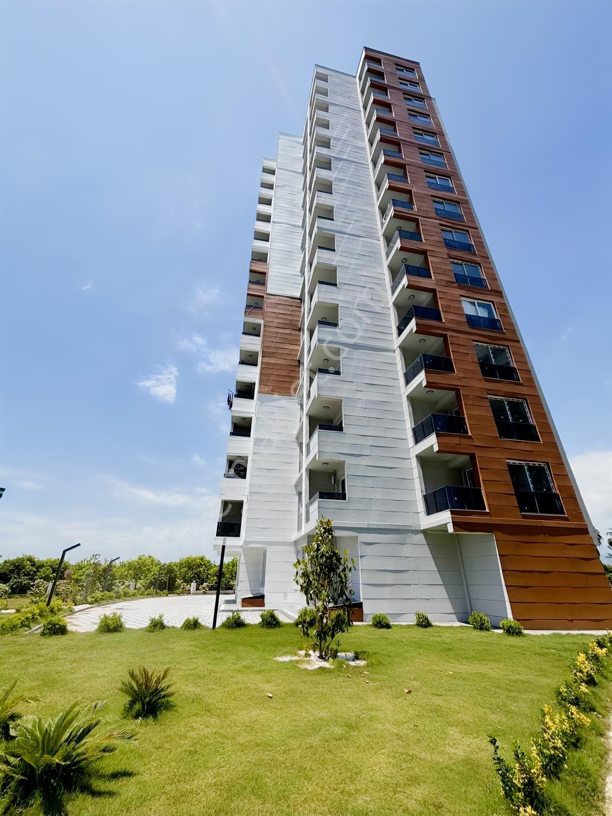 Çeşmelide Deniz Manzaralı Lüks Sitede 2+1 Fırsat Daire