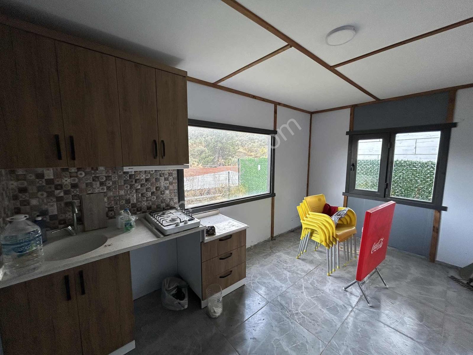 Elektrik Ve Suyu Olan Taş Duvarlı Bahçe — fotoğraf 12