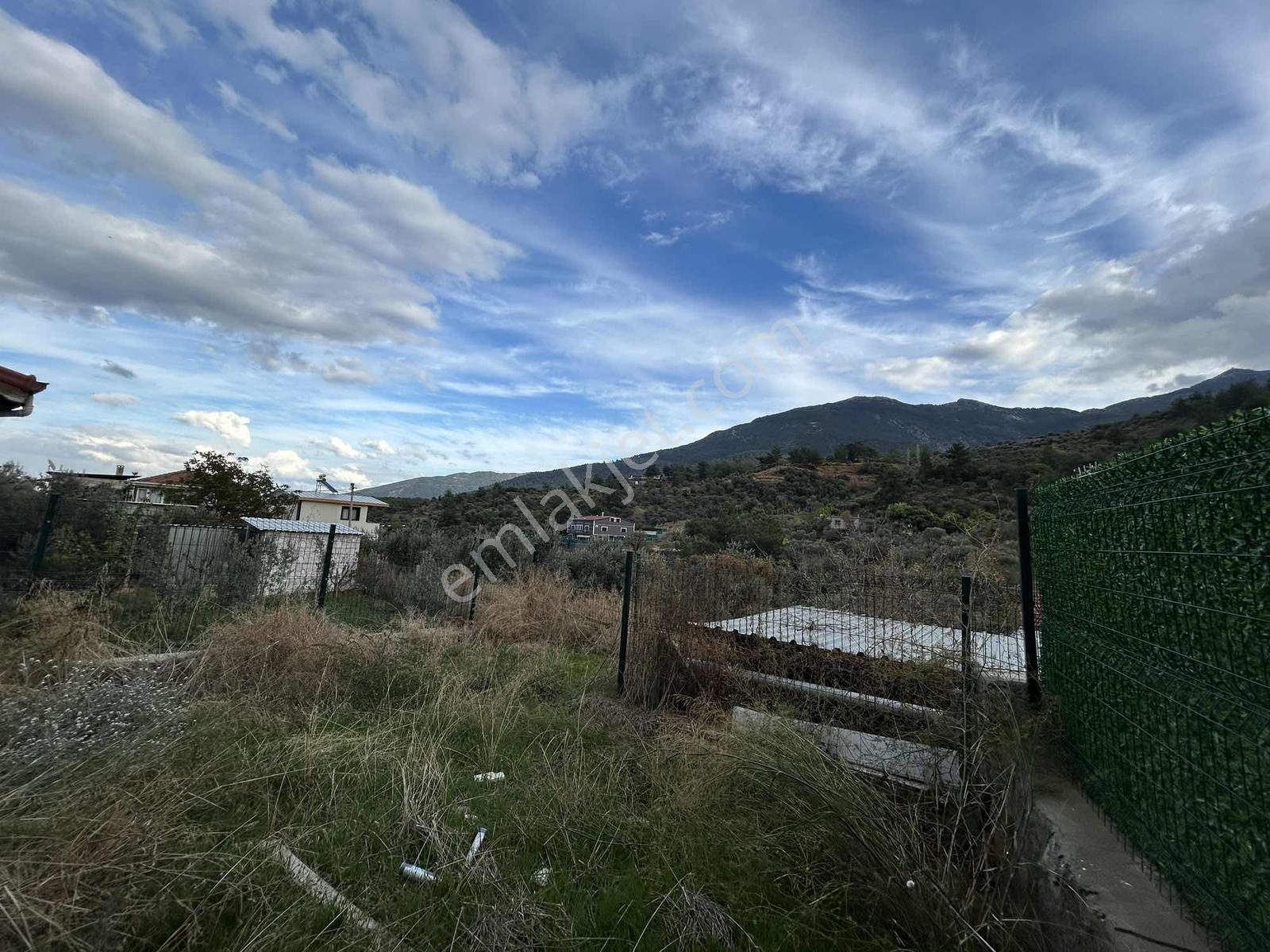 Elektrik Ve Suyu Olan Taş Duvarlı Bahçe — fotoğraf 18