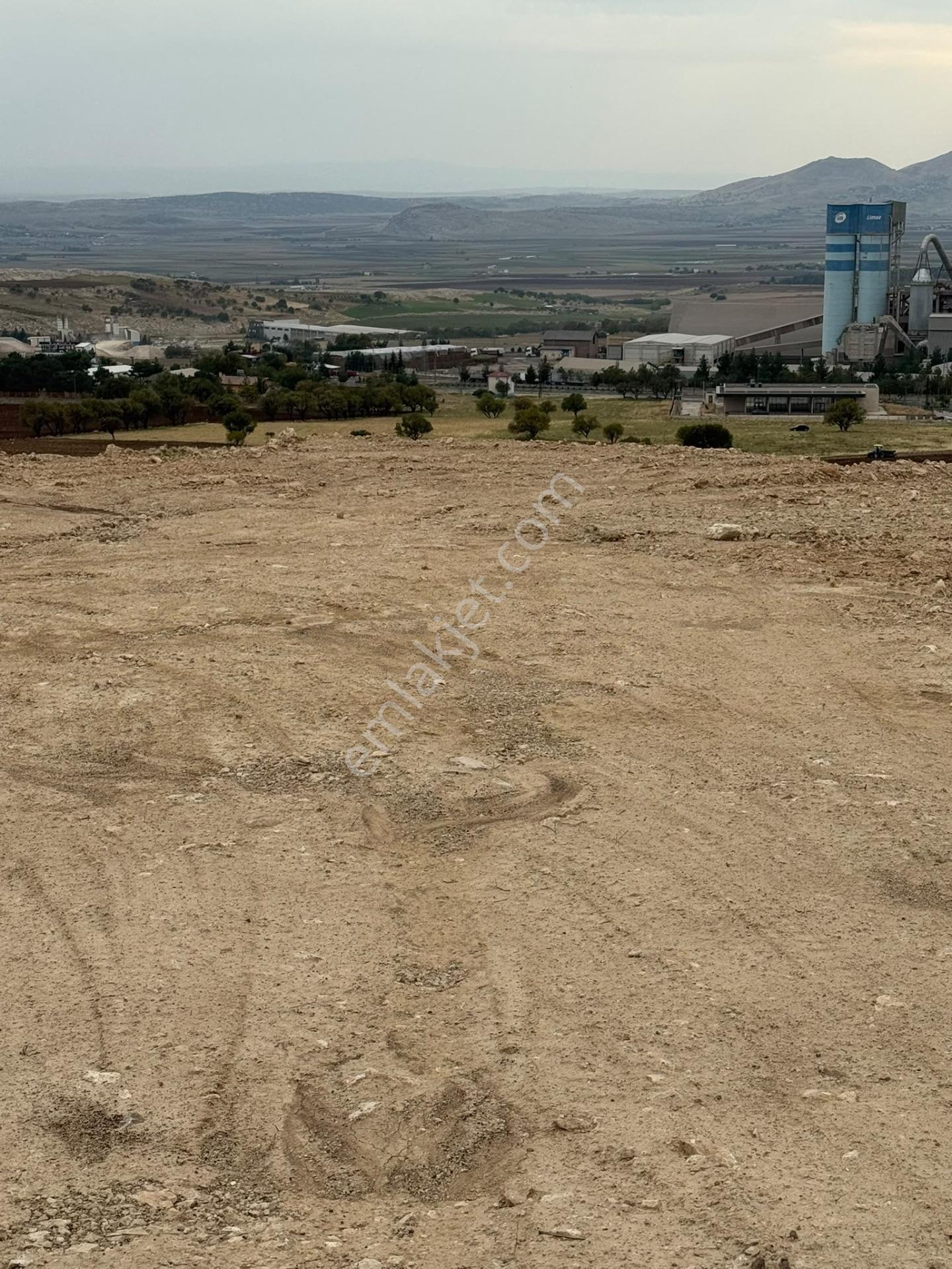 Nurettin Emlaktan Satılık Yatırmlık Arazi — fotoğraf 4