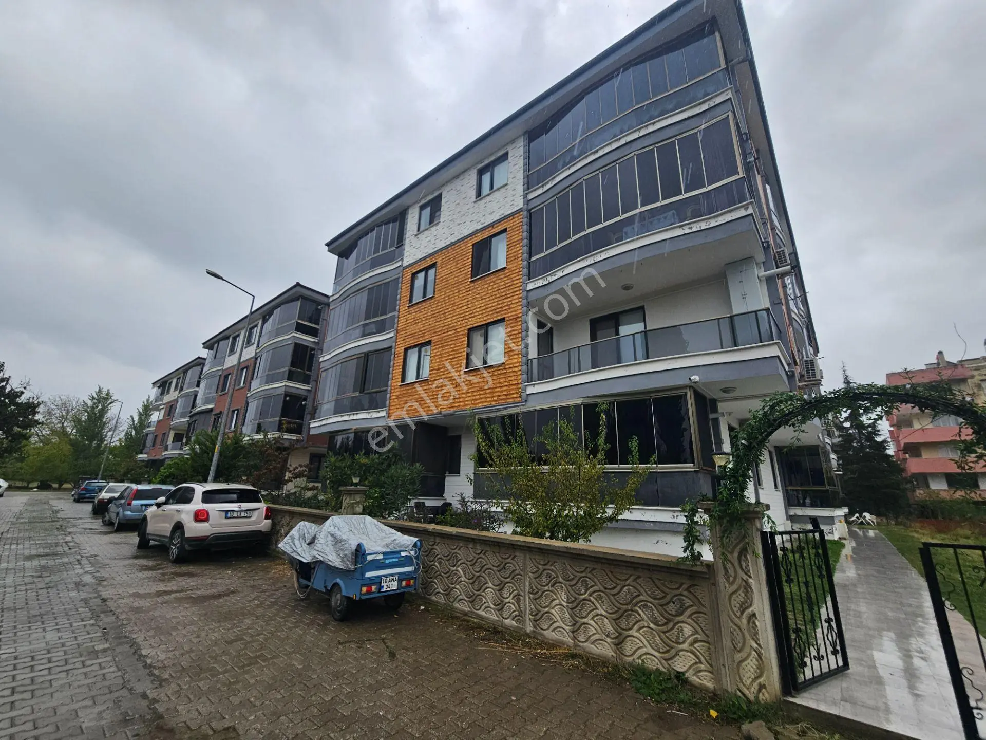 Cantan Emlaktan Akçay İkızçayda Dogalgazlı Cam Balkonlu Lüks 1+1 Daire — fotoğraf 4