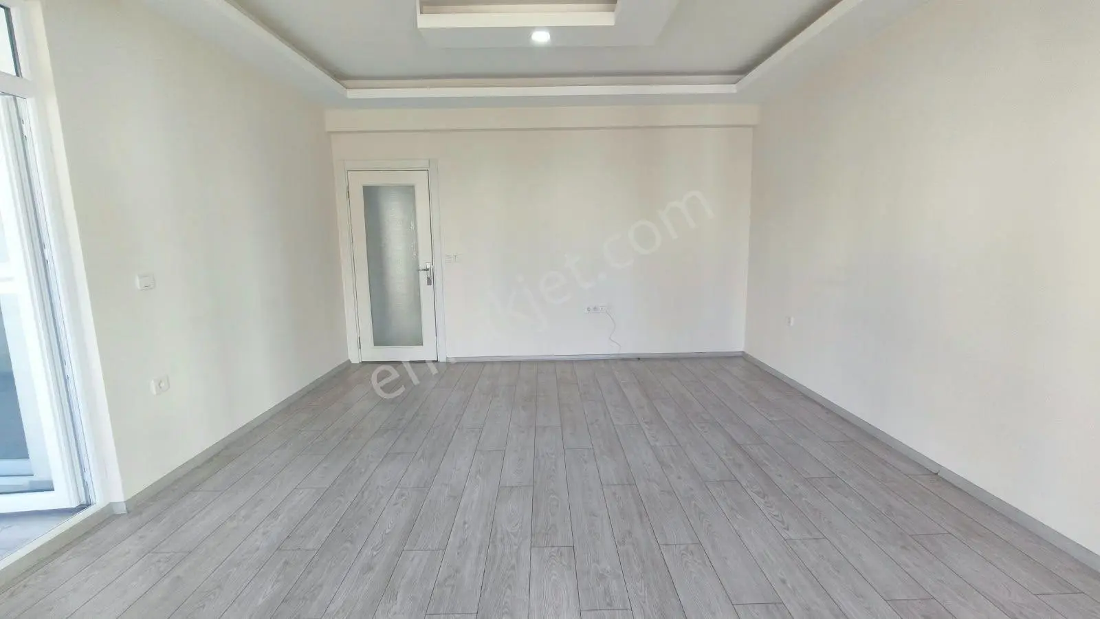 Truva/nazım Demirci'den İlkadım Kışla Satılık 3+1 Fırsat Daire — fotoğraf 4