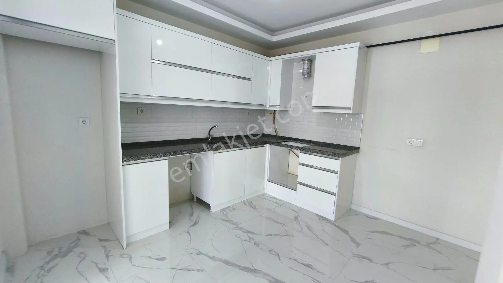 Truva/nazım Demirci'den İlkadım Kışla Satılık 3+1 Fırsat Daire — fotoğraf 8
