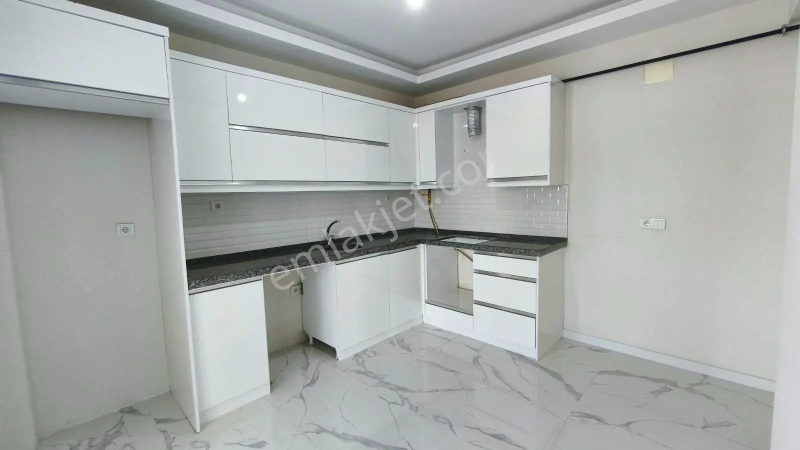 Truva/nazım Demirci'den İlkadım Kışla Satılık 3+1 Fırsat Daire — fotoğraf 10