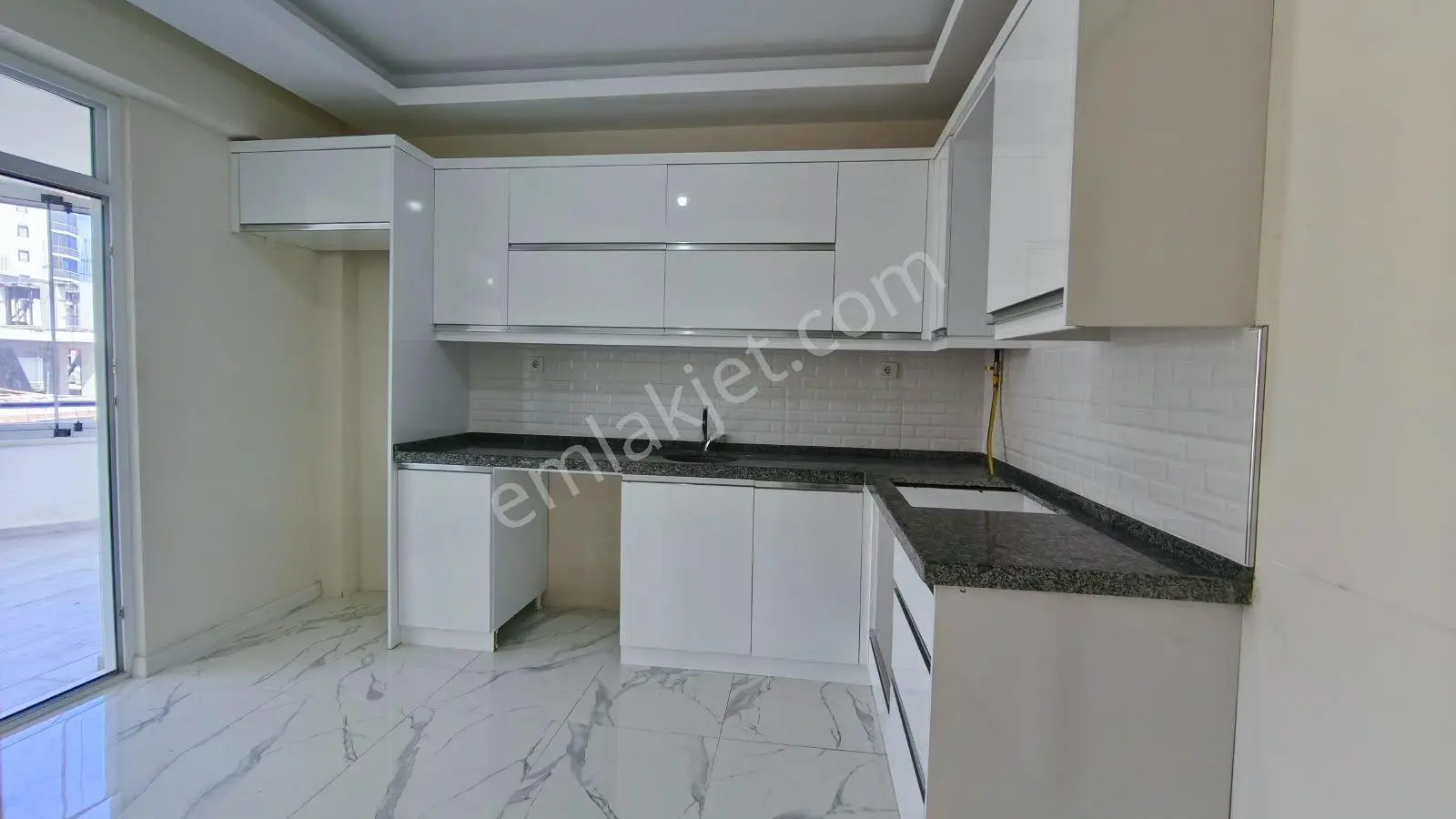 Truva/nazım Demirci'den İlkadım Kışla Satılık 3+1 Fırsat Daire — fotoğraf 11