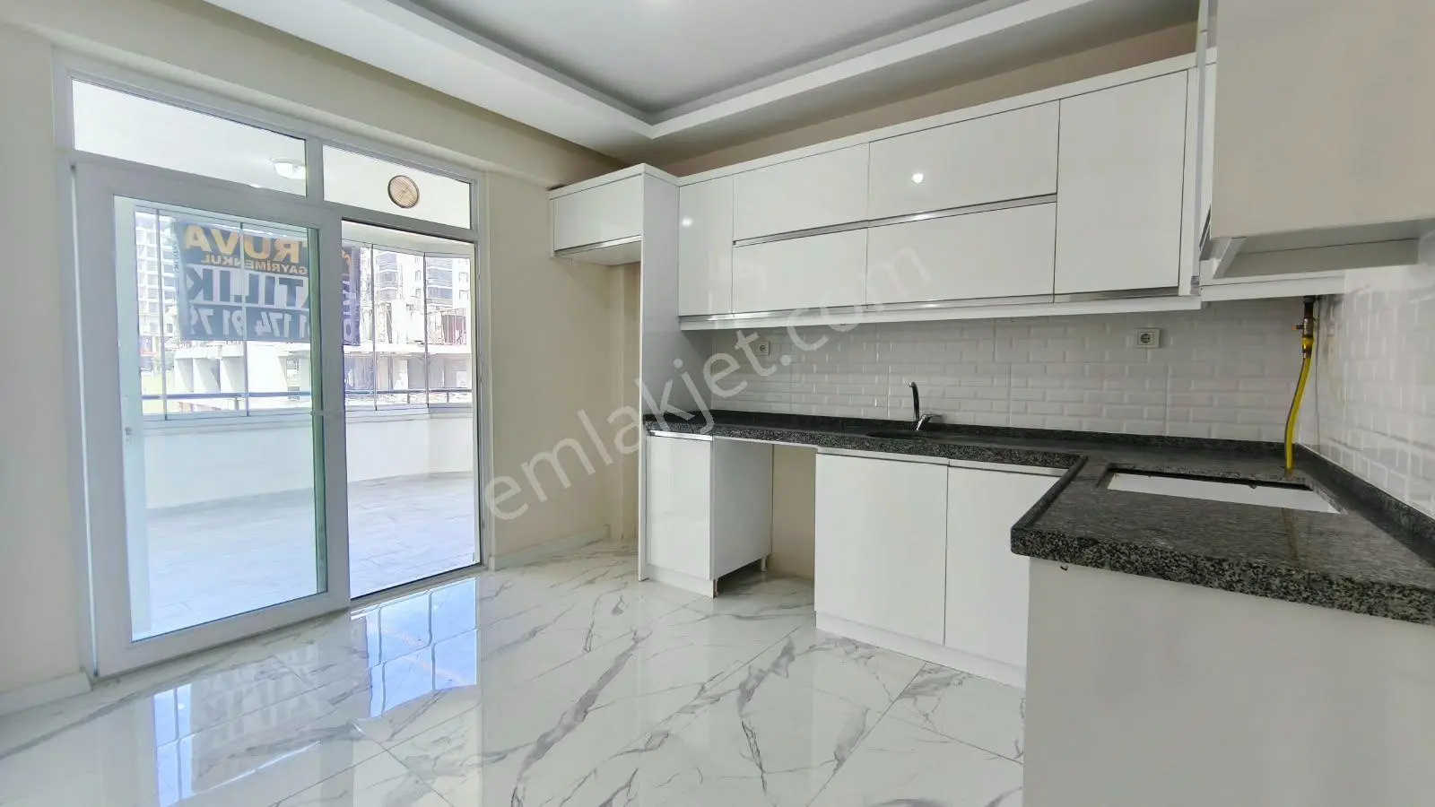 Truva/nazım Demirci'den İlkadım Kışla Satılık 3+1 Fırsat Daire — fotoğraf 12