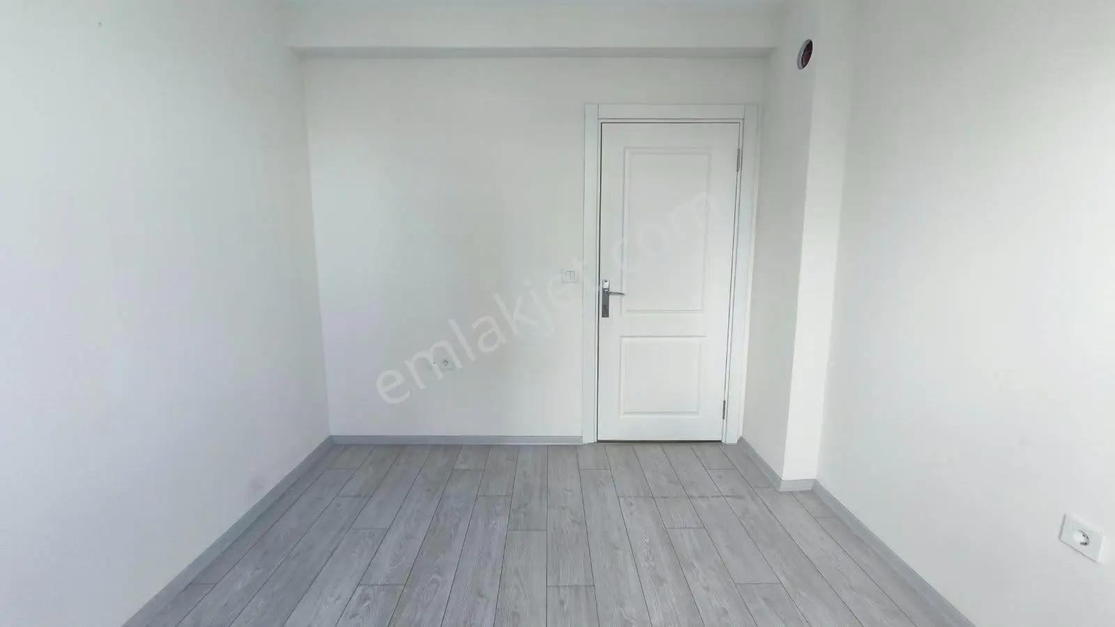 Truva/nazım Demirci'den İlkadım Kışla Satılık 3+1 Fırsat Daire — fotoğraf 15