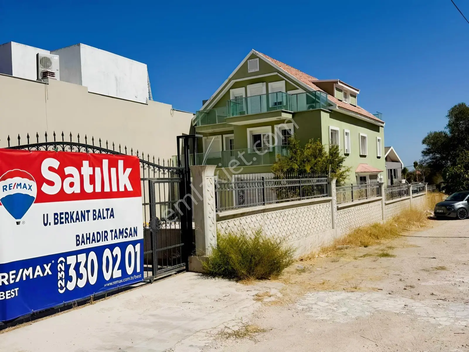 53 Remax Best'Ten 876 Metrekare İçindesatılık 6+2 Villa