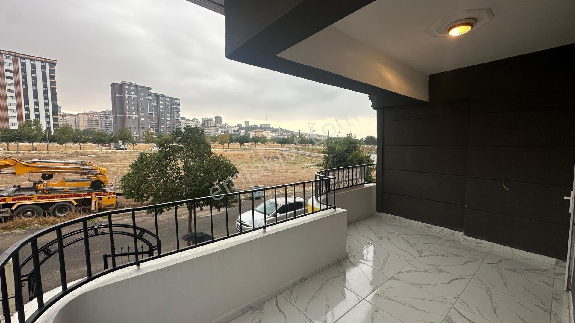 Deniz’den Karaköprü Ali Baba Mah Satılık 3+1 Evebeyn+çift Balkon+açık Otoparklı 1.kat Bakımlı Daire — fotoğraf 23
