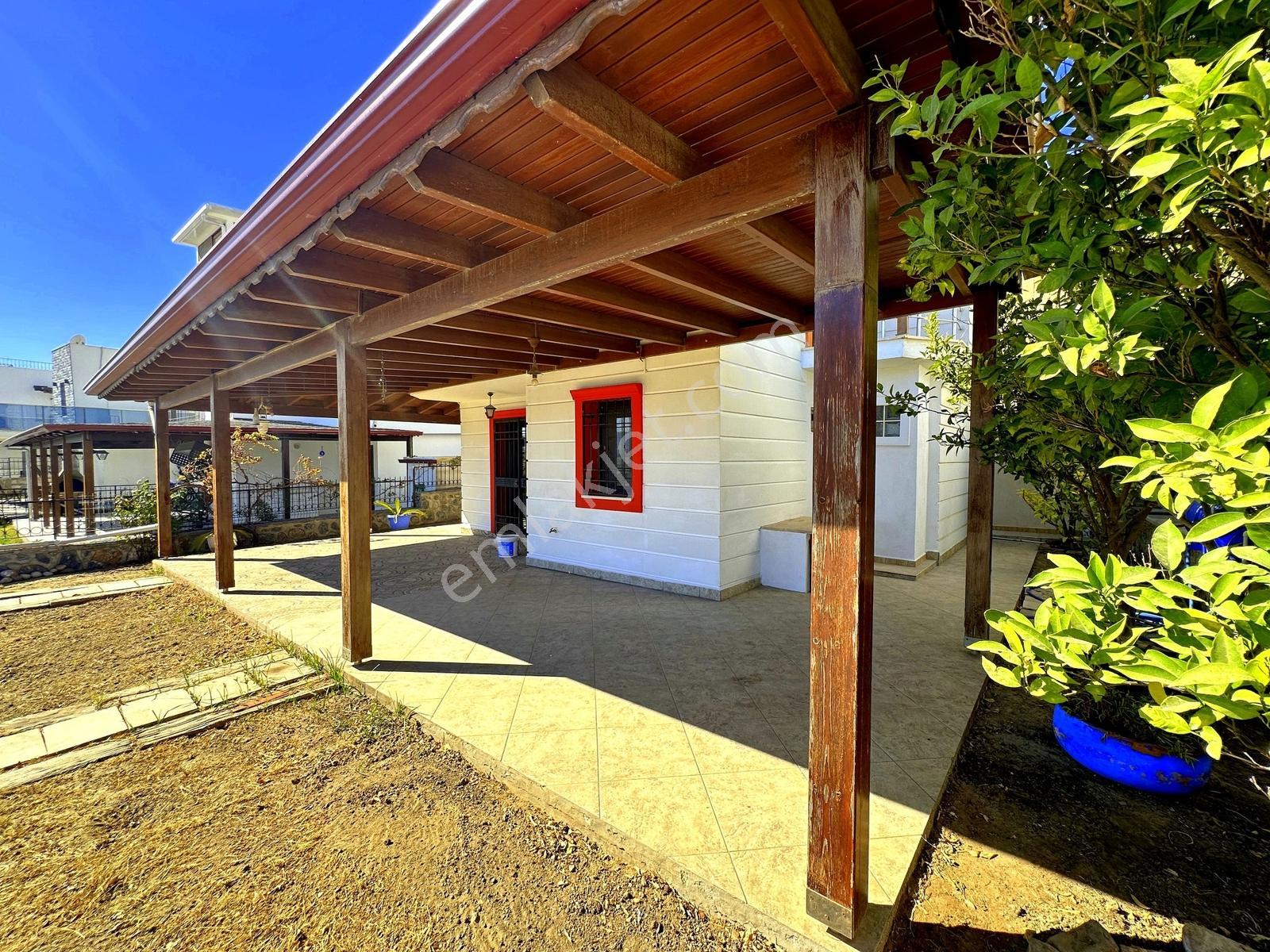 Bodrum'a Yakın Adabükü Plajlı Sitede Manzaralı Tripleks Villa — fotoğraf 3
