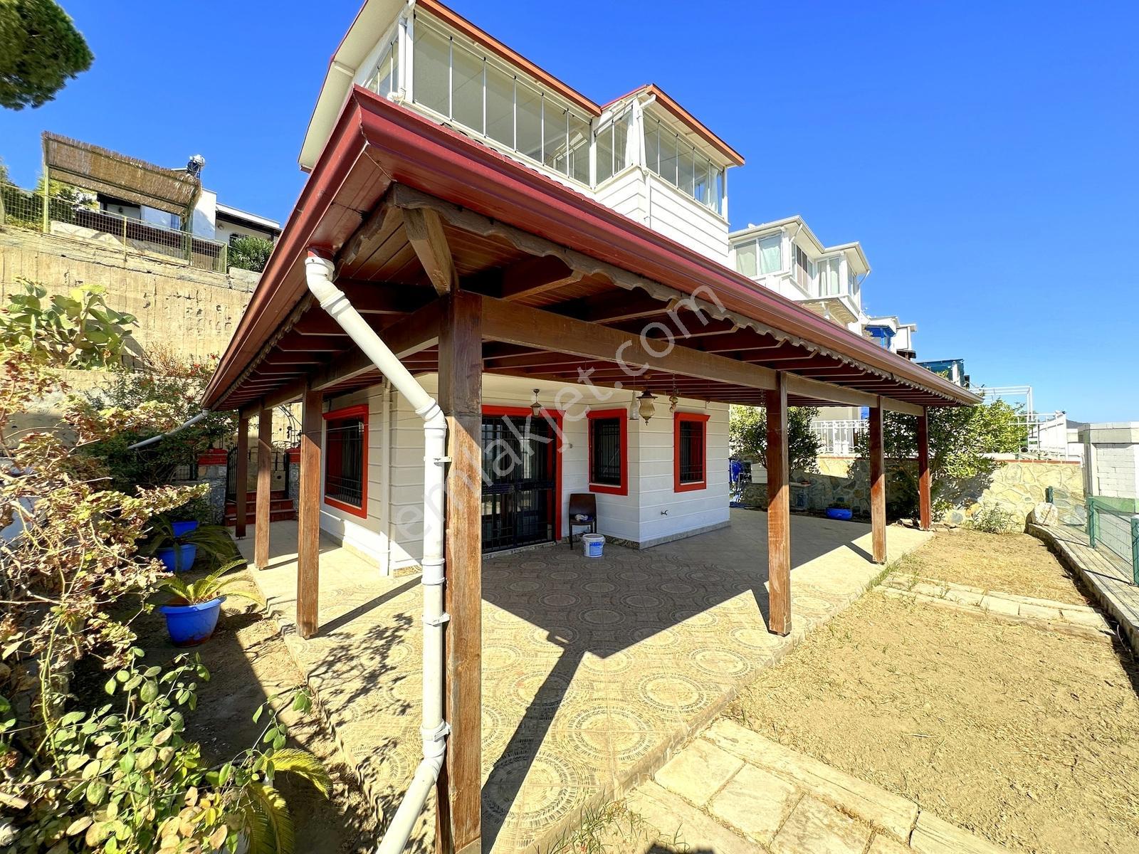 Bodrum'a Yakın Adabükü Plajlı Sitede Manzaralı Tripleks Villa — fotoğraf 11
