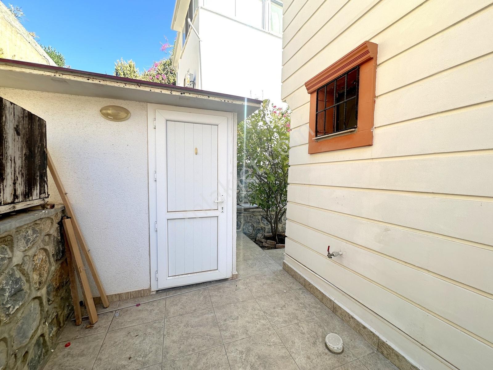 Bodrum'a Yakın Adabükü Plajlı Sitede Manzaralı Tripleks Villa — fotoğraf 14