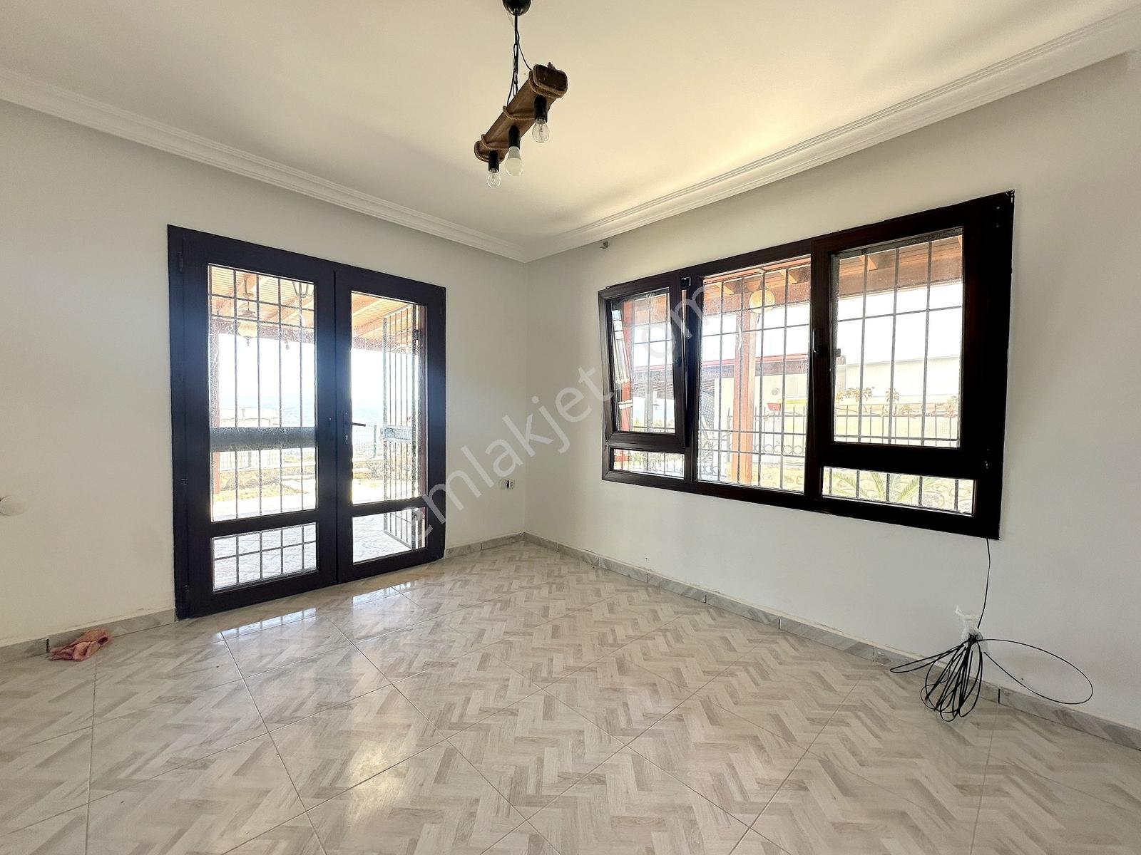 Bodrum'a Yakın Adabükü Plajlı Sitede Manzaralı Tripleks Villa — fotoğraf 18
