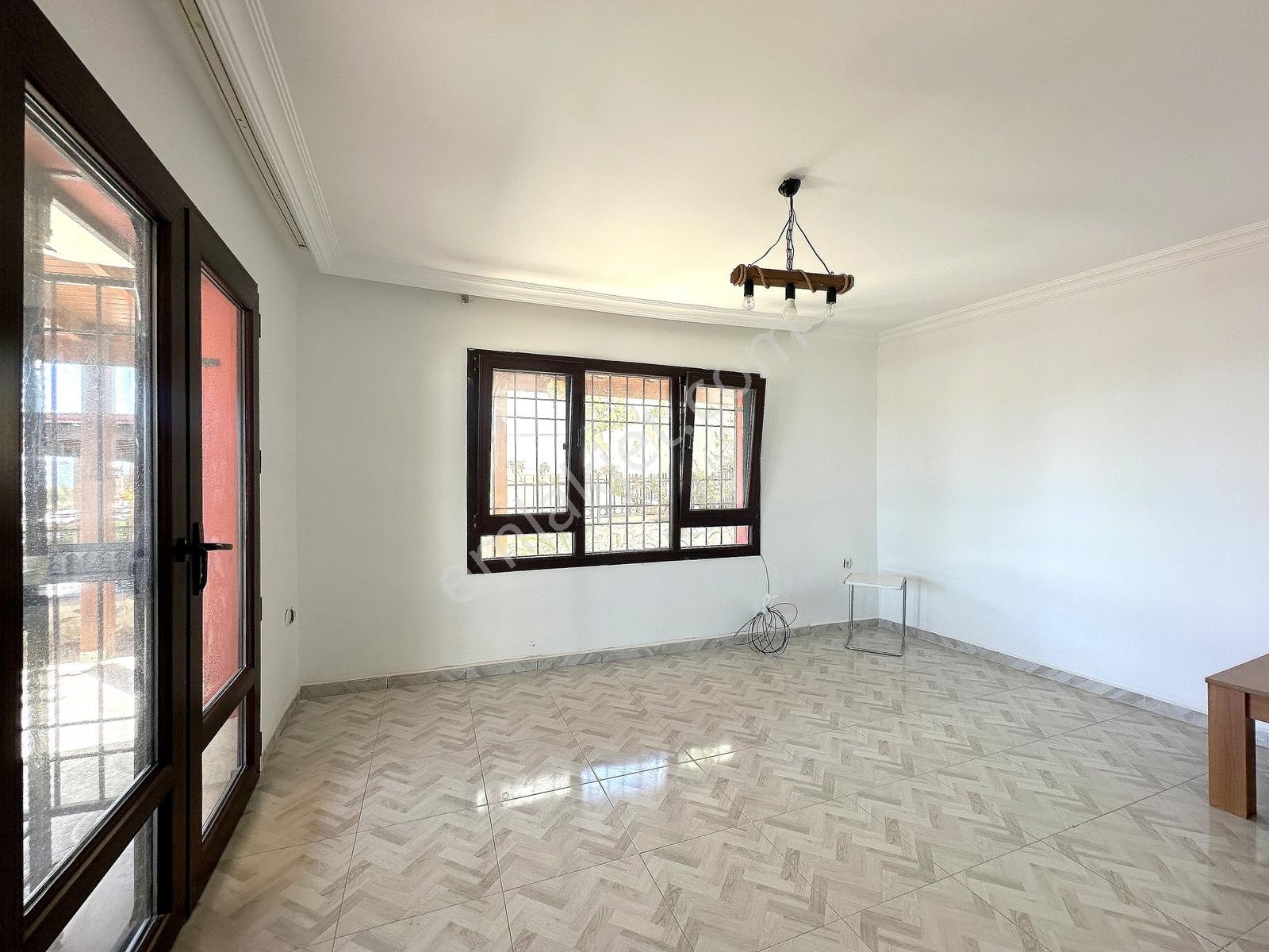 Bodrum'a Yakın Adabükü Plajlı Sitede Manzaralı Tripleks Villa — fotoğraf 19