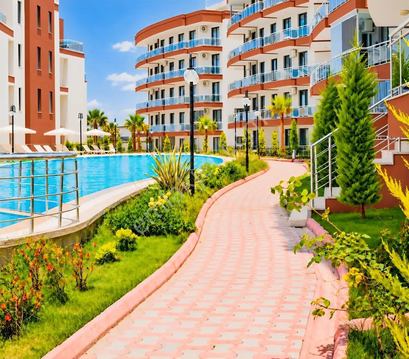 Kuşadası'Nda Deniz Ve Havuz Manzaralı Satılık 1+1