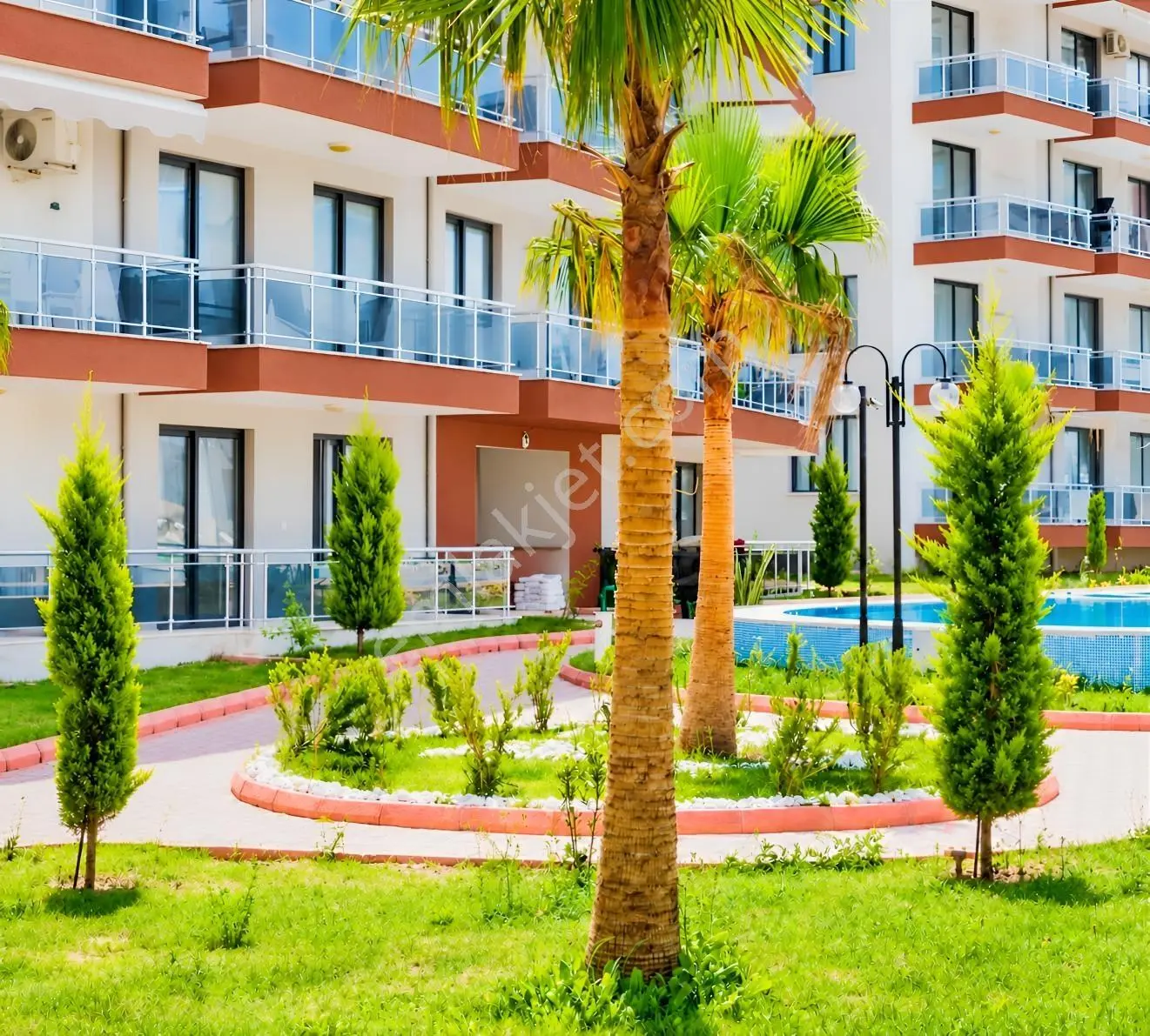 Kuşadası'nda Deniz Ve Havuz Manzaralı Satılık 1+1 — fotoğraf 2