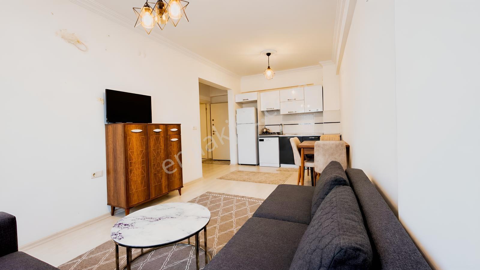 Kuşadası'nda Deniz Ve Havuz Manzaralı Satılık 1+1 — fotoğraf 9