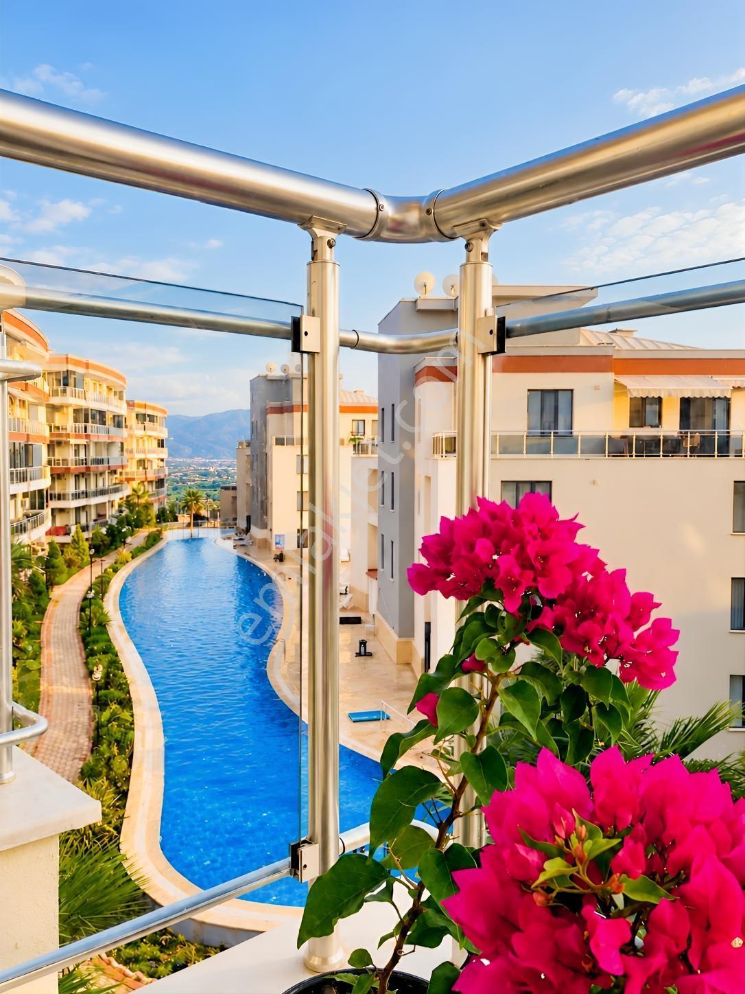 Kuşadası'nda Deniz Ve Havuz Manzaralı Satılık 1+1 — fotoğraf 18