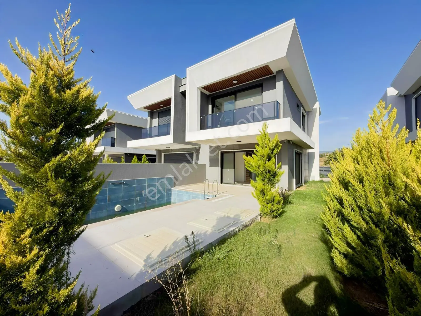 Özel Havuzlu Modern Mimari 3+1 Müstakil Bahçeli Dubleks Villa