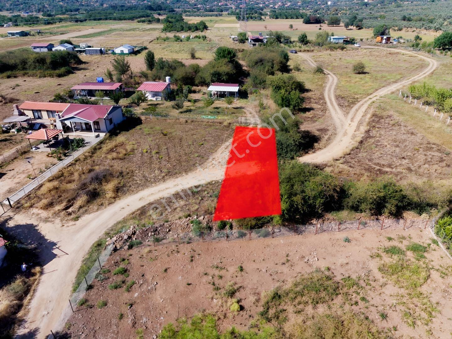 Doğadan Tuzabat Ovada Yolu Olan Prefabrik Arazisi