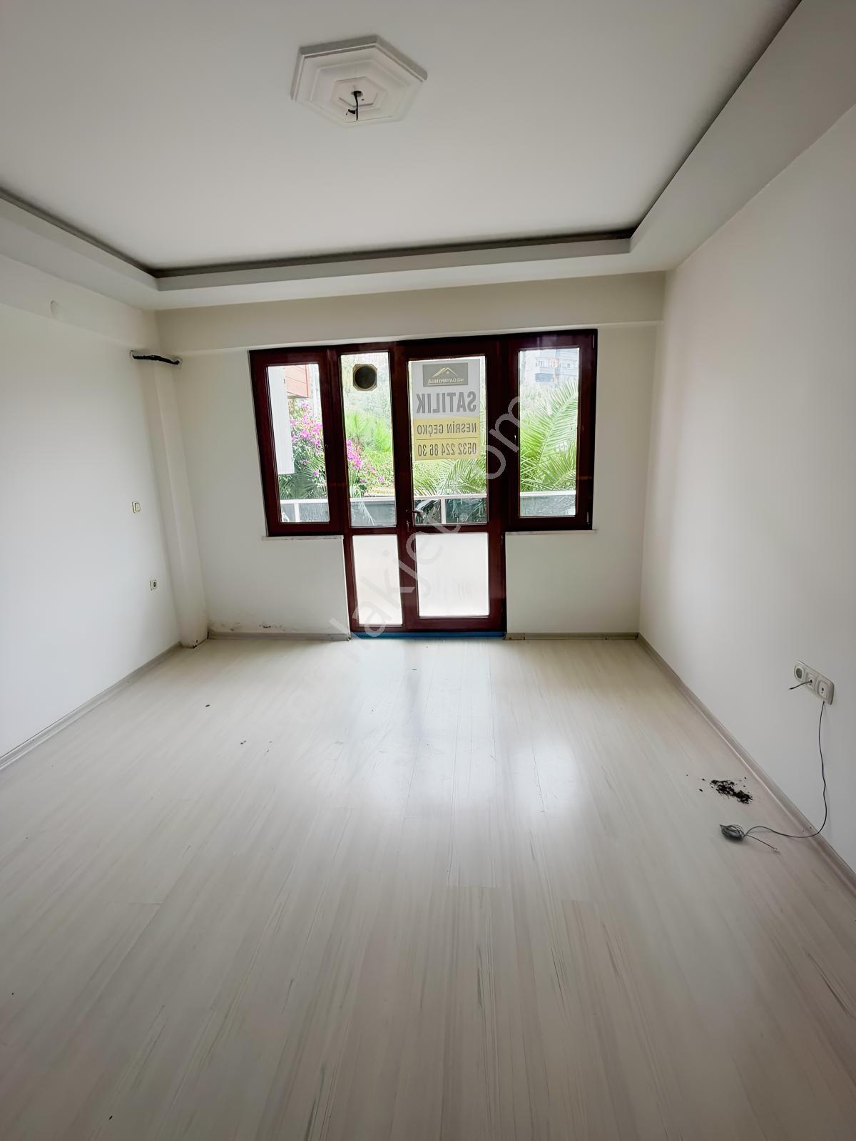 Nesrin'den Çınarcık Merkez De Deposu Olan 2+1 Satılık Daire.. — fotoğraf 4
