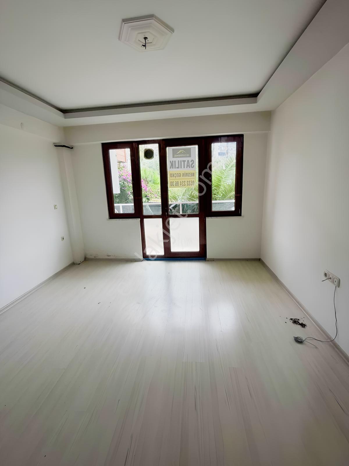 Nesrin'den Çınarcık Merkez De Deposu Olan 2+1 Satılık Daire.. — fotoğraf 5