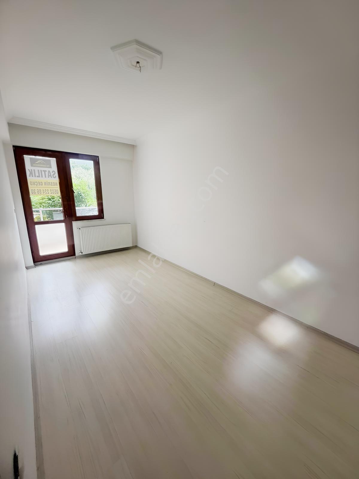 Nesrin'den Çınarcık Merkez De Deposu Olan 2+1 Satılık Daire.. — fotoğraf 8