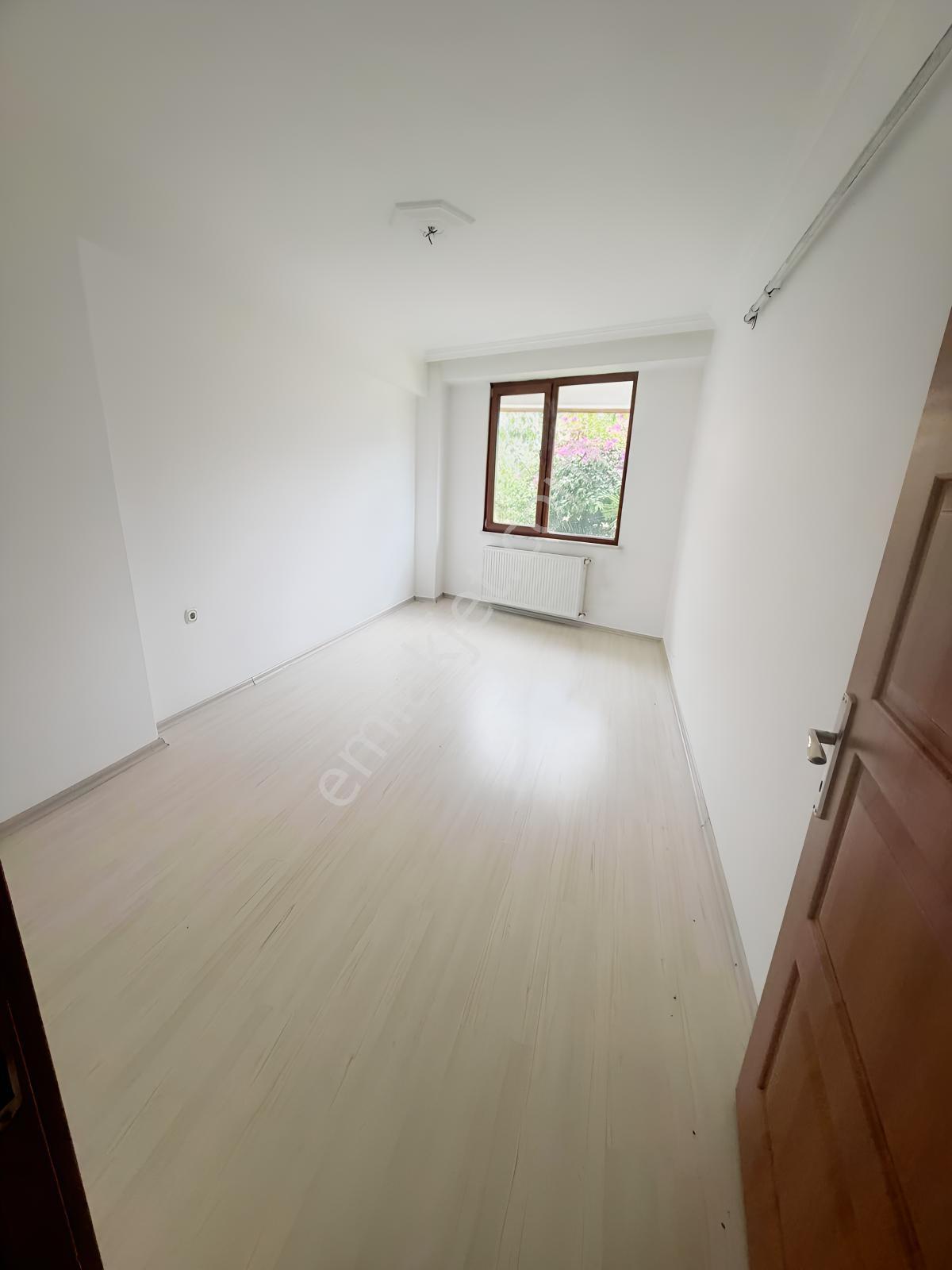 Nesrin'den Çınarcık Merkez De Deposu Olan 2+1 Satılık Daire.. — fotoğraf 9