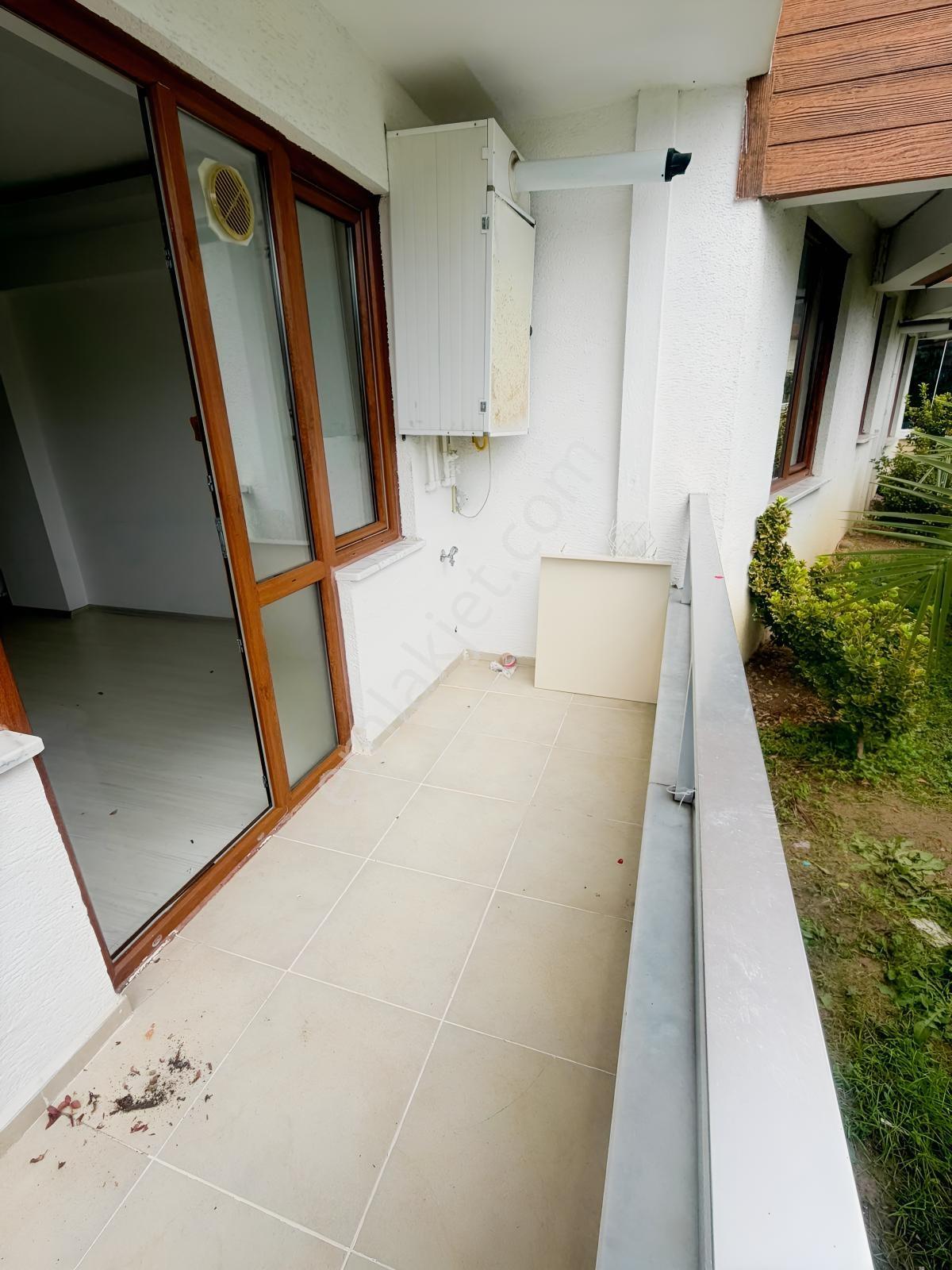 Nesrin'den Çınarcık Merkez De Deposu Olan 2+1 Satılık Daire.. — fotoğraf 17