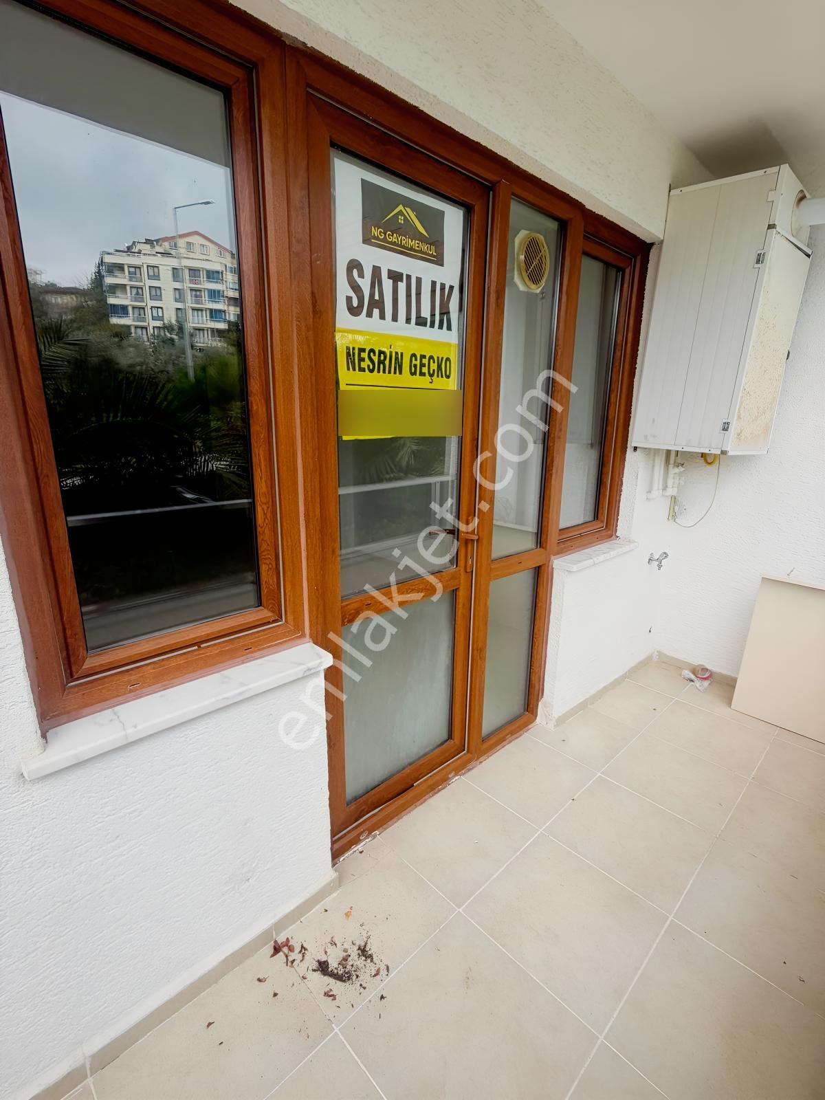 Nesrin'den Çınarcık Merkez De Deposu Olan 2+1 Satılık Daire.. — fotoğraf 18