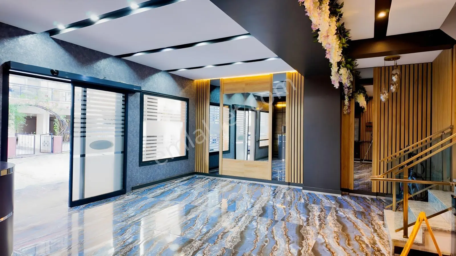 Aydın Efeler Cumhuriyet Mahallesi'nde Satılık 1+1 Eşyalı Daire — fotoğraf 3