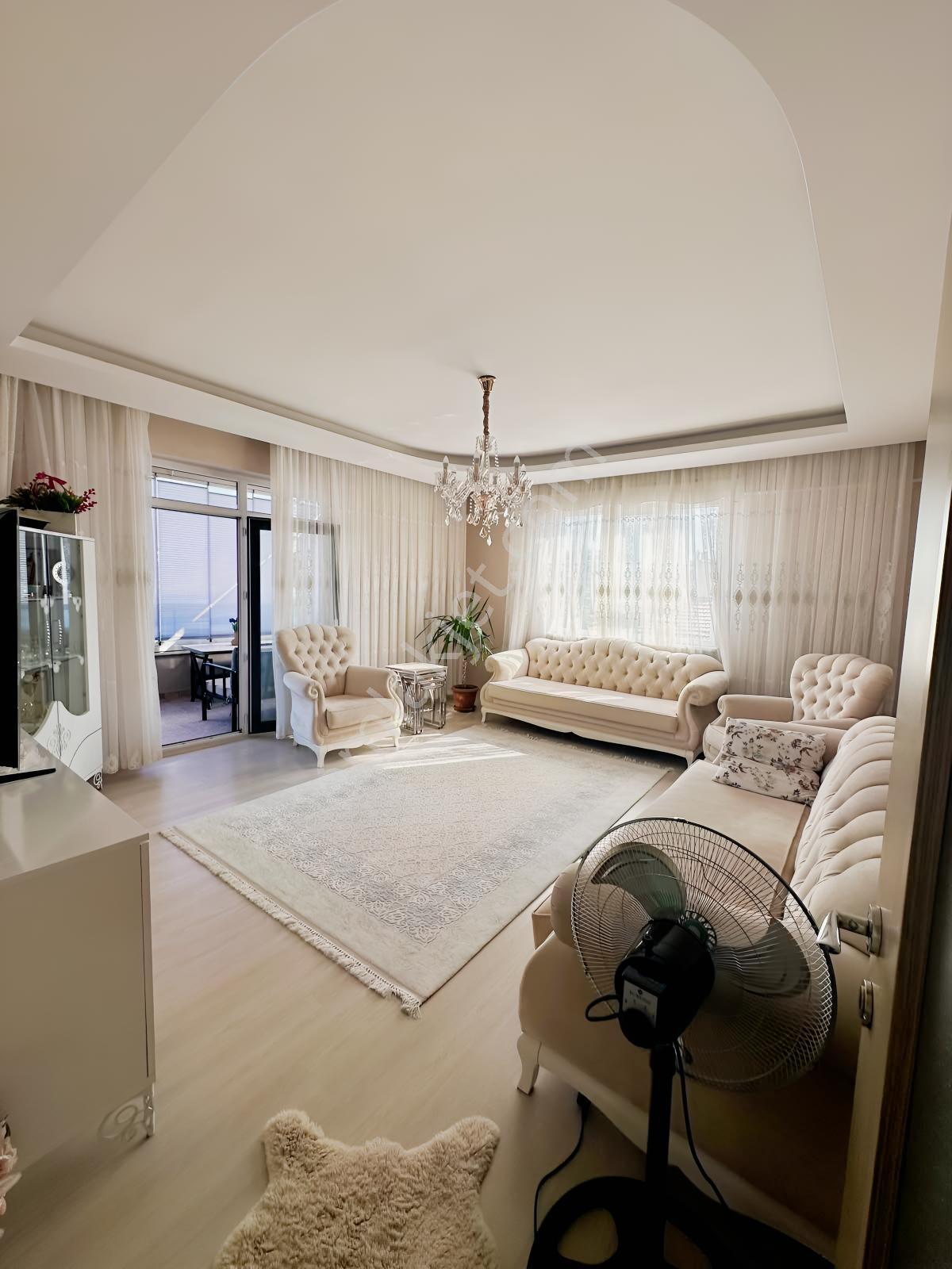 Mengenede 3+1 Fetih Caddesi Yakınıara Kat Satılık Daire Site İçi — fotoğraf 3