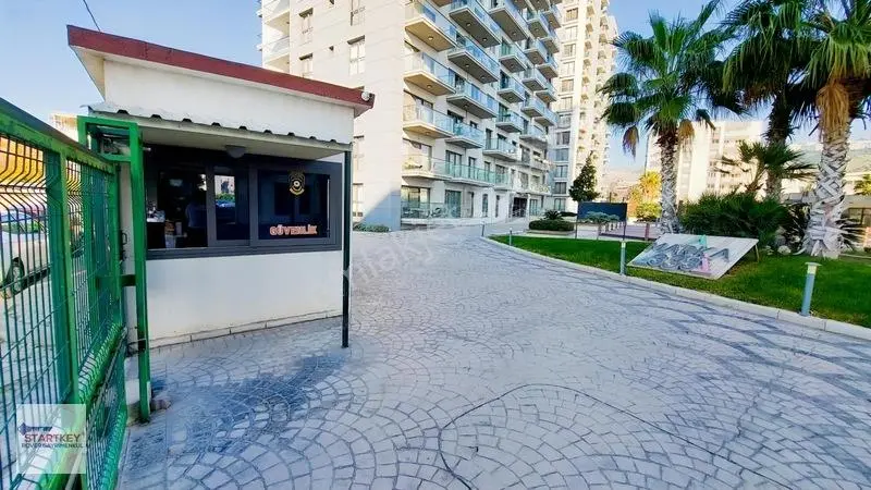 Çiğli Marka 333 Sitesi Havuz Cepheli Satılık 1+1 Daire — fotoğraf 3