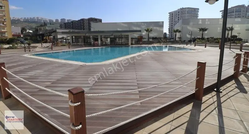 Çiğli Marka 333 Sitesi Havuz Cepheli Satılık 1+1 Daire — fotoğraf 5