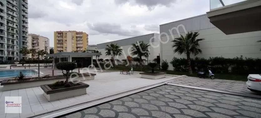 Çiğli Marka 333 Sitesi Havuz Cepheli Satılık 1+1 Daire — fotoğraf 6
