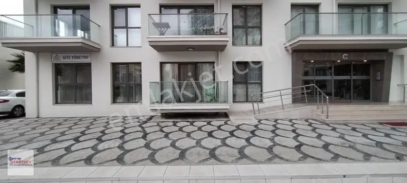 Çiğli Marka 333 Sitesi Havuz Cepheli Satılık 1+1 Daire — fotoğraf 7